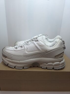 Nike Zoom Vomero Roam Shoes Summit White HV6410-100 Women's 9/Men's 7.5 NIB